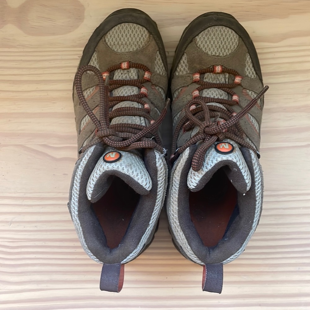 Merrell Women’s Moab 2 Mid Waterproof Hiking Boots 7.5
